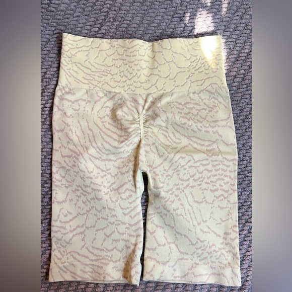 Gymshark adapt seamless cycling shorts - Picture 2 of 3